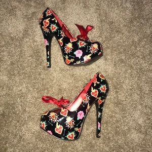 Pin up platform shoes